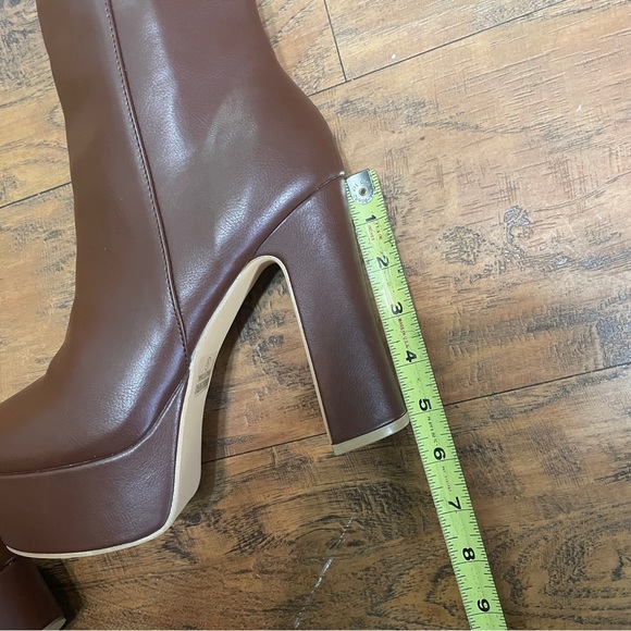 Chase&Chloe brown faux leather heeled booties side zip block heel platform sz 9 - Picture 12 of 14